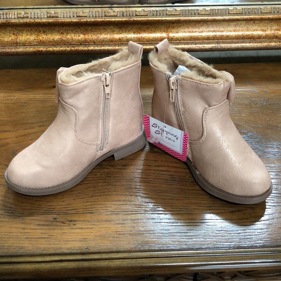 New toddler girls shimmer boots w/side bows.  Size 8. Beige with a hint of pink. - Picture 4 of 13